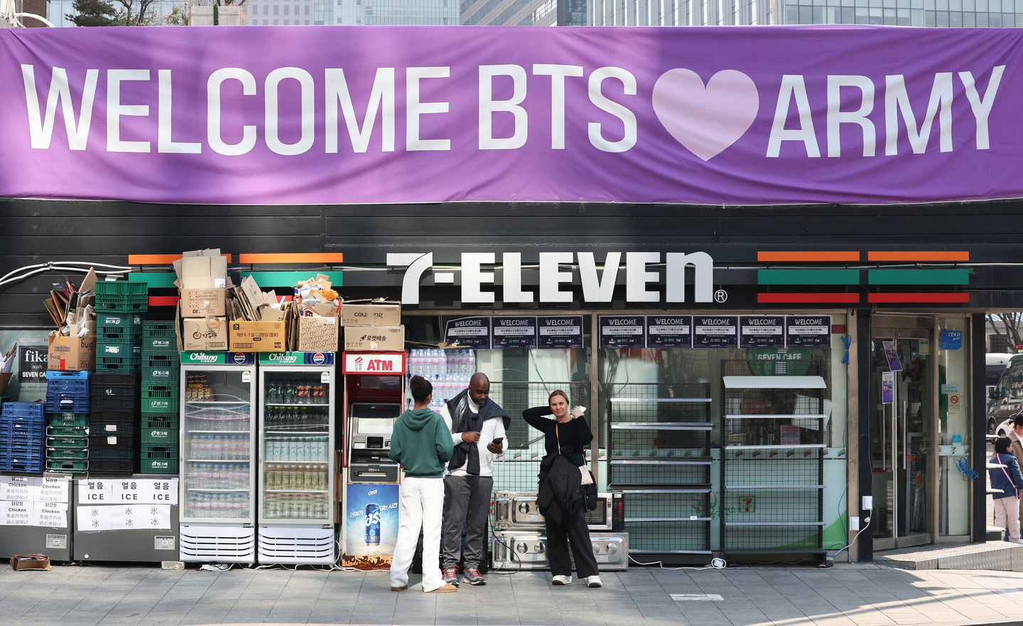 A convenience store near Gwanghwamun Square in central Seoul displays a banner welcoming BTS' March 22 comeback. [NEWS1]