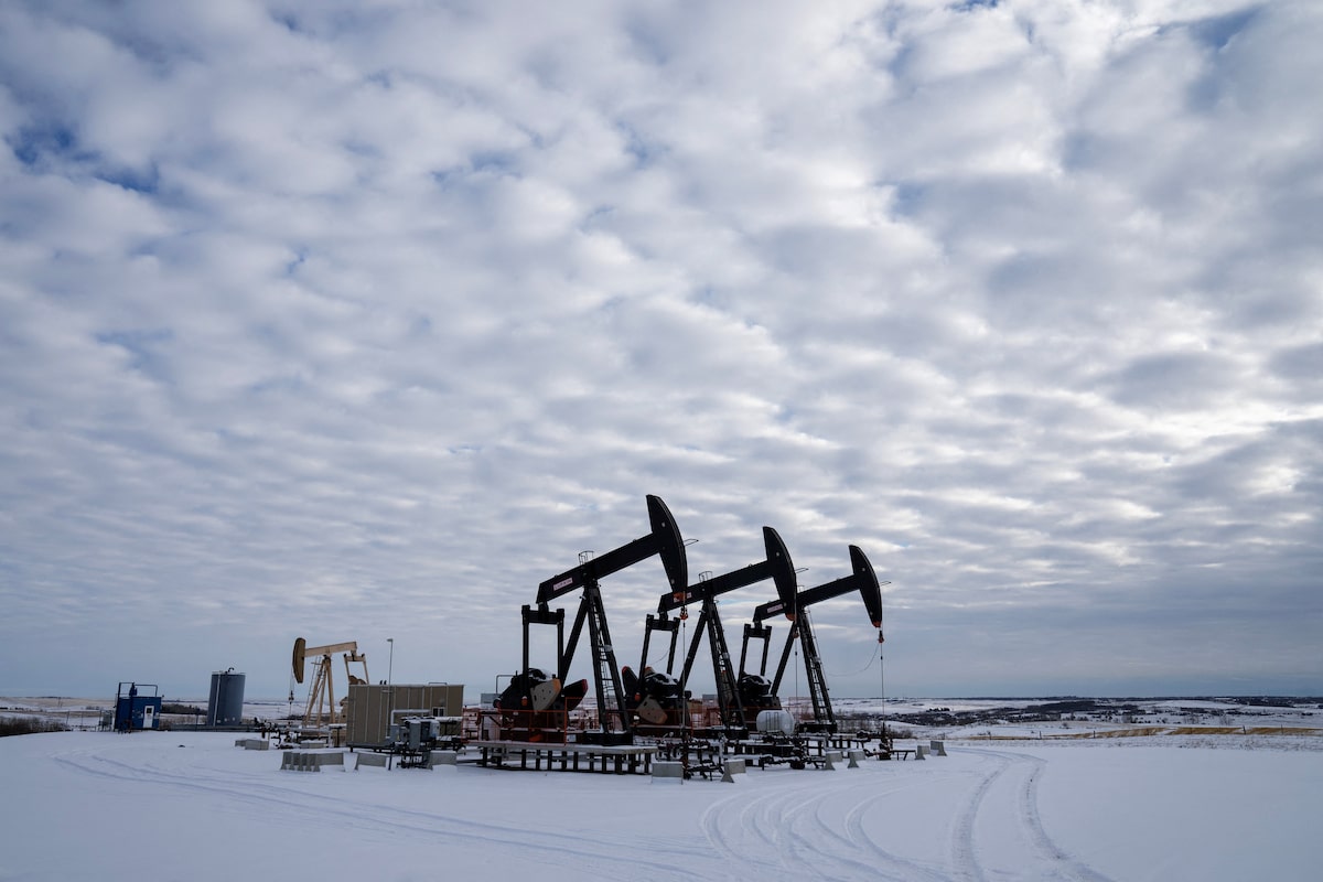 Higher oil prices could significantly reduce Alberta's budget deficit