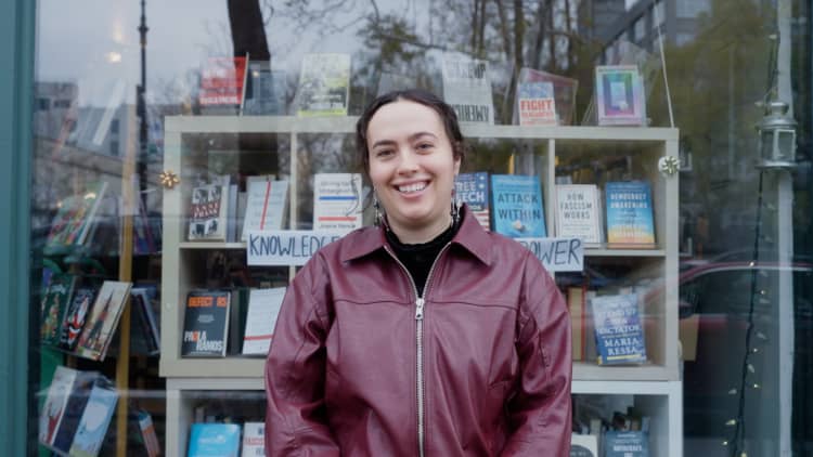 The 26-year-old works in a bookstore and lives on $53,000 a year in New York City.
