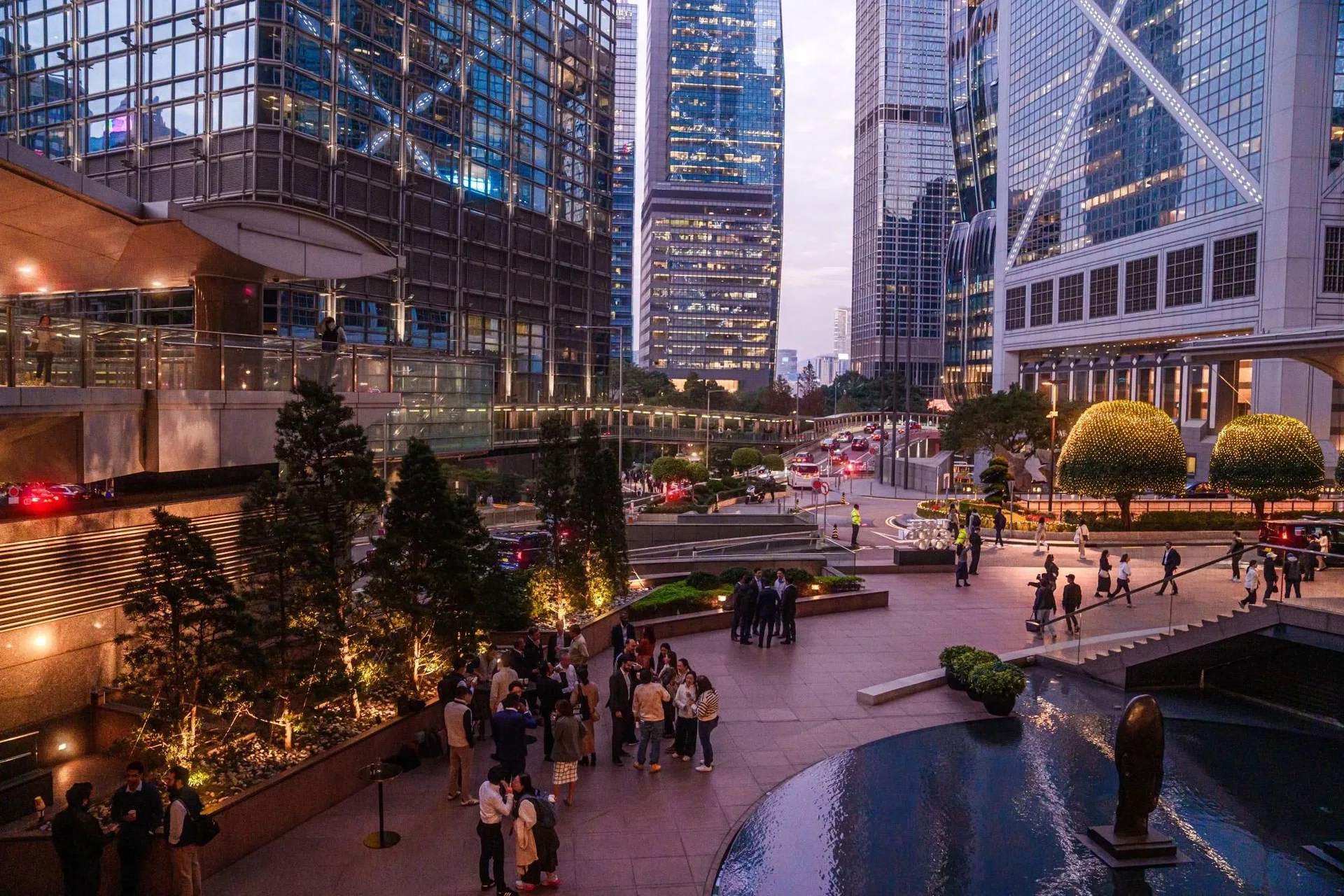 The super rich once again enjoy Hong Kong as war rages in the Gulf